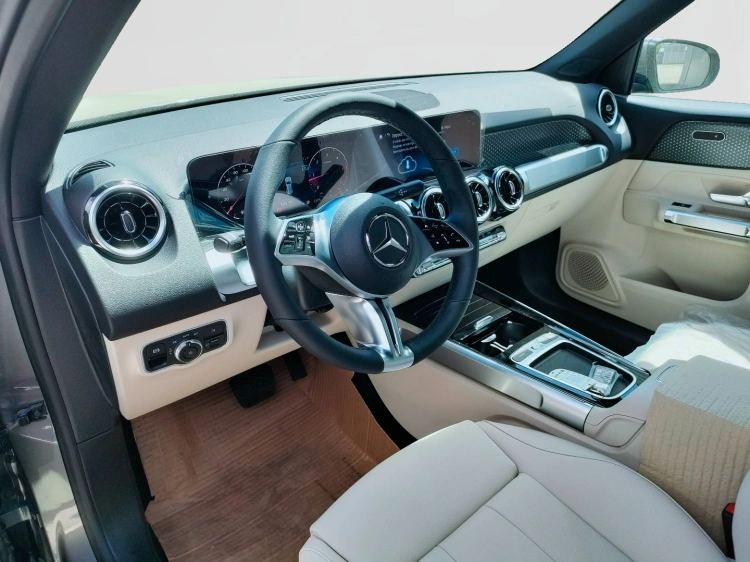8 - Mercedes-Benz GLB 180 d Automatic