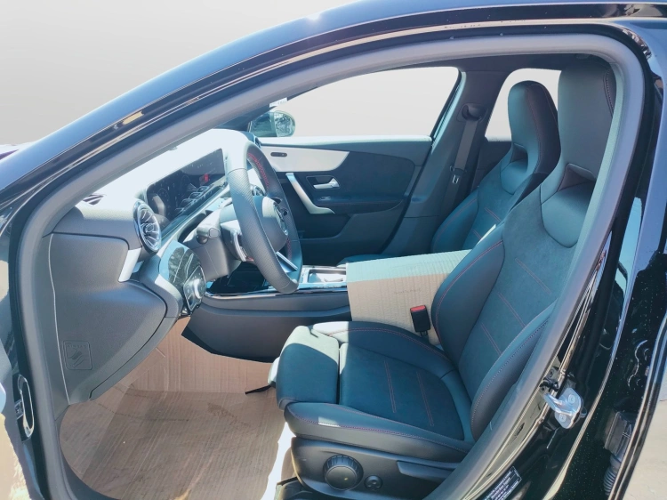 8 - Mercedes-Benz Classe A 180 d Automatic