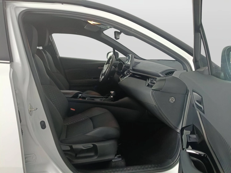 11 - Toyota C-HR C-HR 2.0h Trend e-cvt