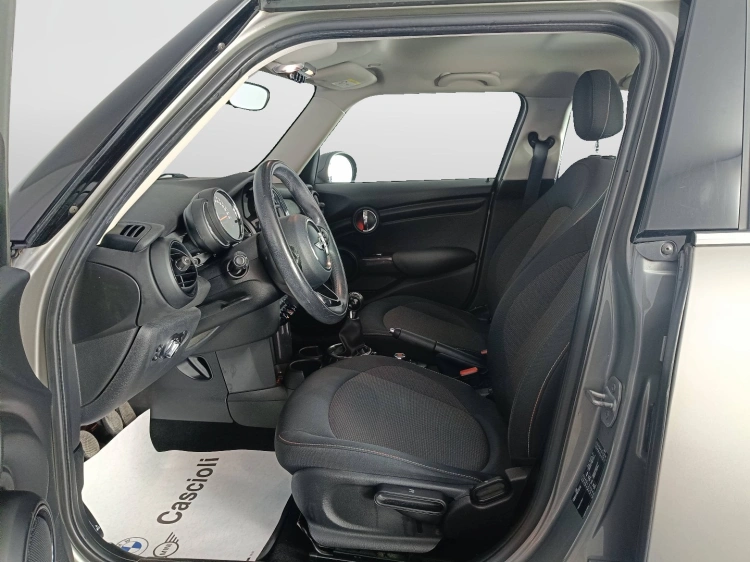 8 - MINI Cooper Mini 1.5 One D 5p