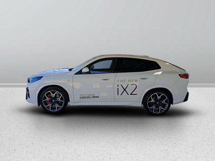 6 - BMW X2 iX2 xDrive30