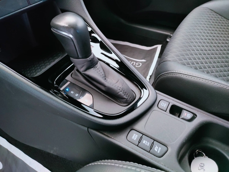 16 - Toyota Yaris Yaris 1.5h Style