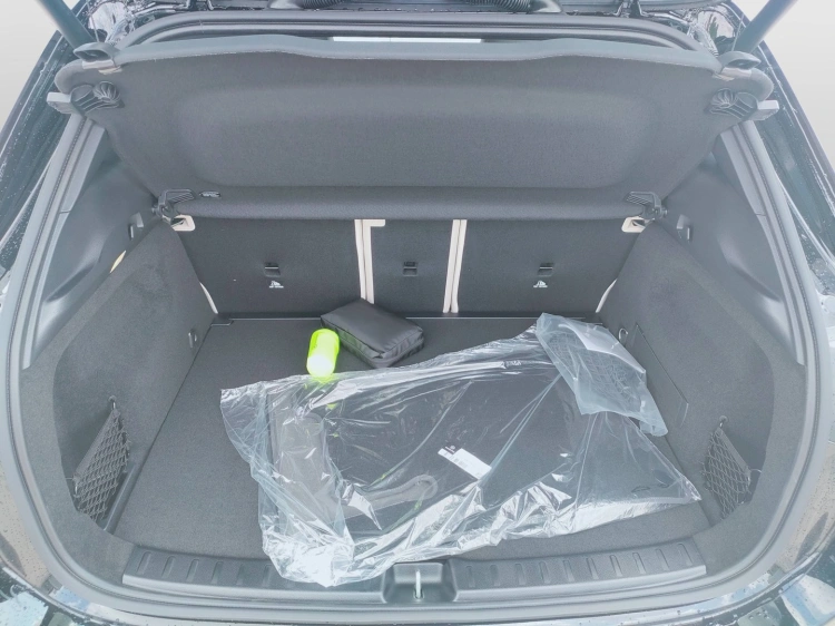 5 - Mercedes-Benz GLA 180  d Automatic