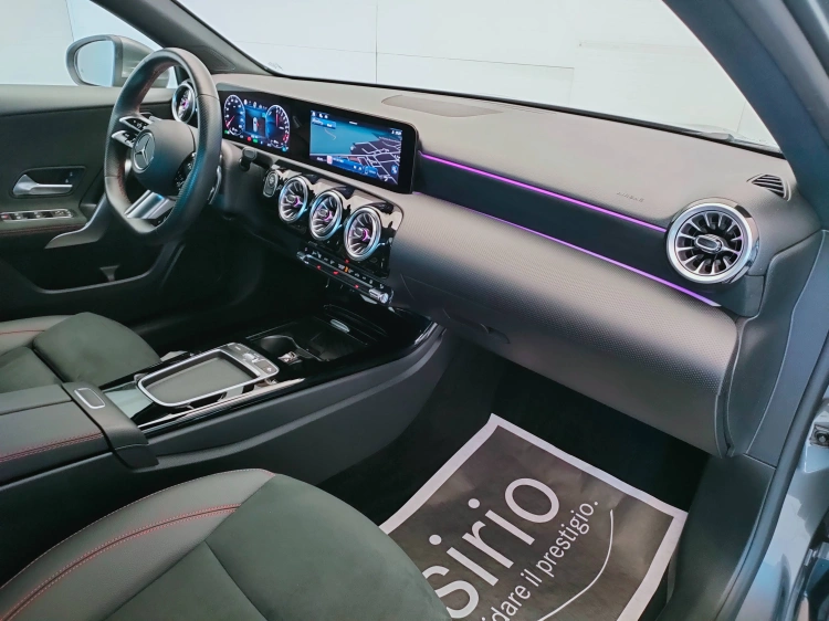 11 - Mercedes-Benz Classe A 250 e con tecnologia ibrida EQ