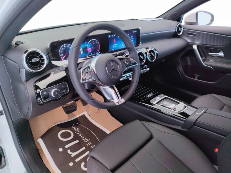 14 - Mercedes-Benz Classe A 180 d Automatic