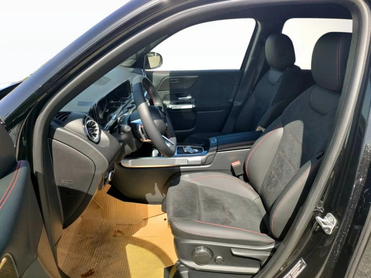 11 - Mercedes-Benz GLB 200 d Automatic 4MATIC