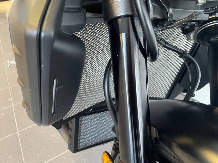 9 - Yamaha E1748 MT-10 1000 Abs my17