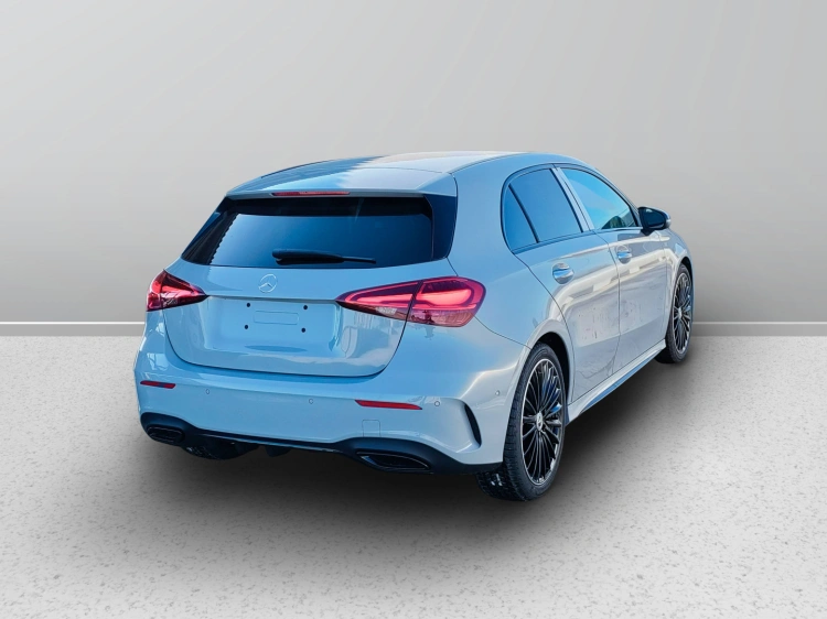 6 - Mercedes-Benz Classe A 180 d Automatic