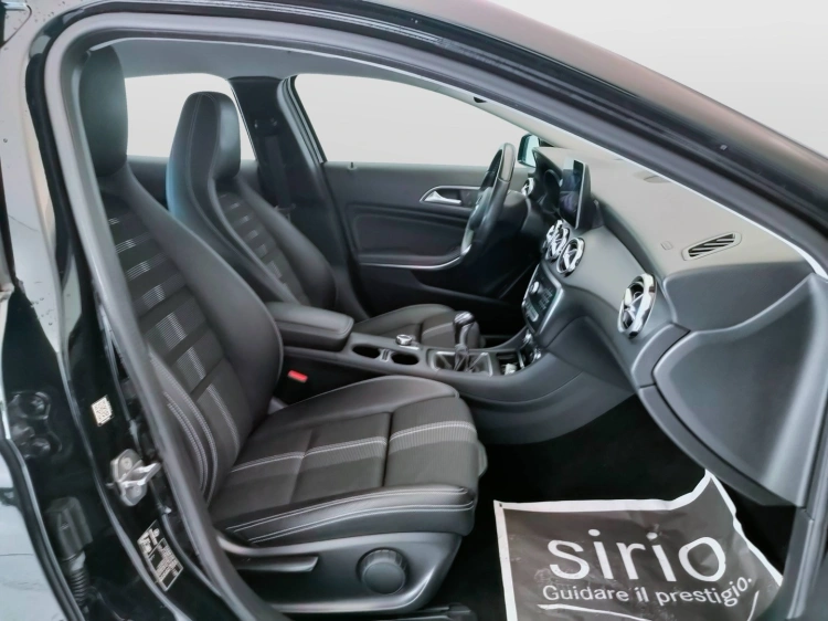 12 - Mercedes-Benz GLA 200 d Sport