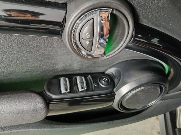 18 - MINI Cooper Mini Cabrio 1.5 Cooper D Hype auto