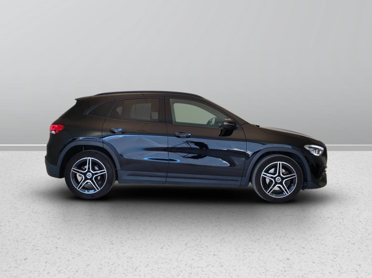 7 - Mercedes-Benz GLA 200 d Premium auto