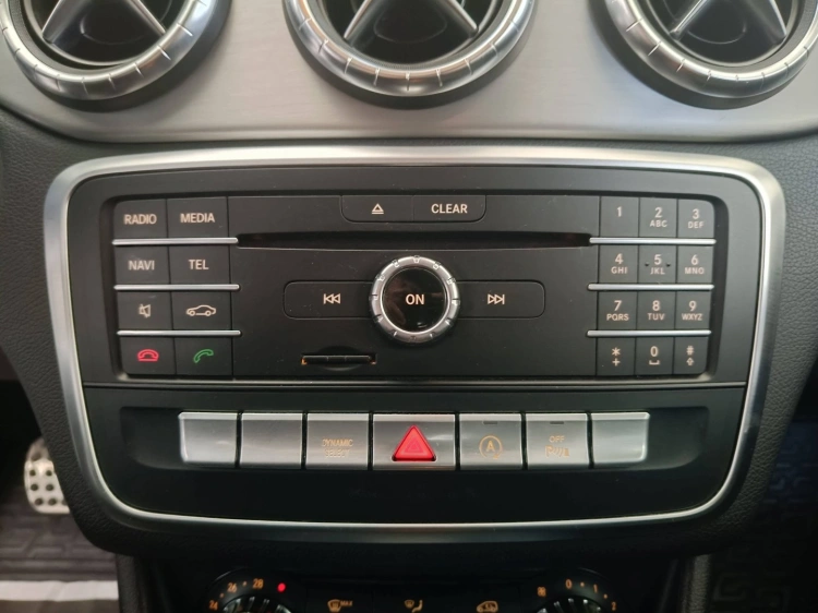 15 - Mercedes-Benz CLA 200 d Premium auto FL