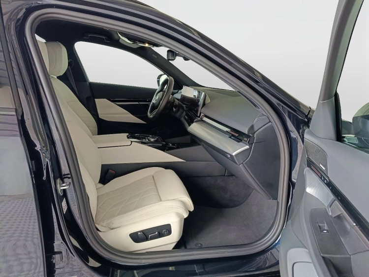 11 - BMW Serie 5 520d Touring 48V xdrive MSport Pro auto