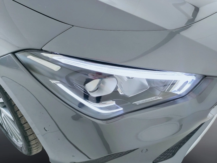 11 - Mercedes-Benz CLA Shooting Brake 200 d Sport auto