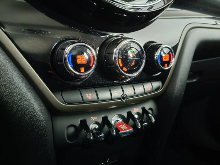 16 - MINI Countryman Mini Countryman 1.5 Cooper Essential auto