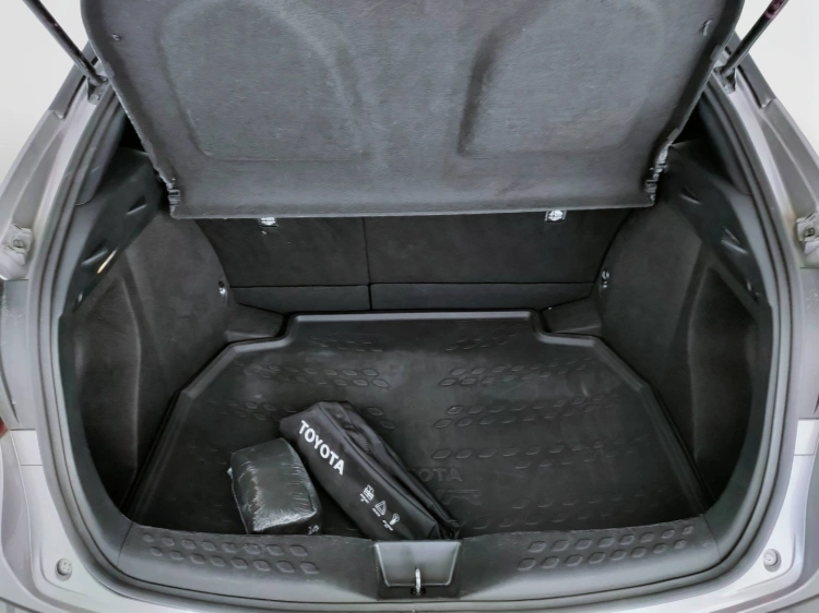 10 - Toyota C-HR C-HR 1.8h Business e-cvt