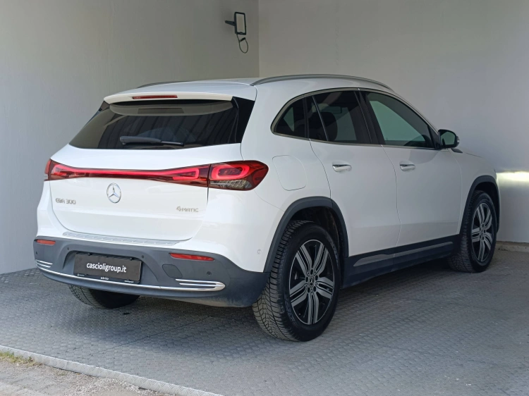 4 - Mercedes-Benz EQA 300 Sport 4matic