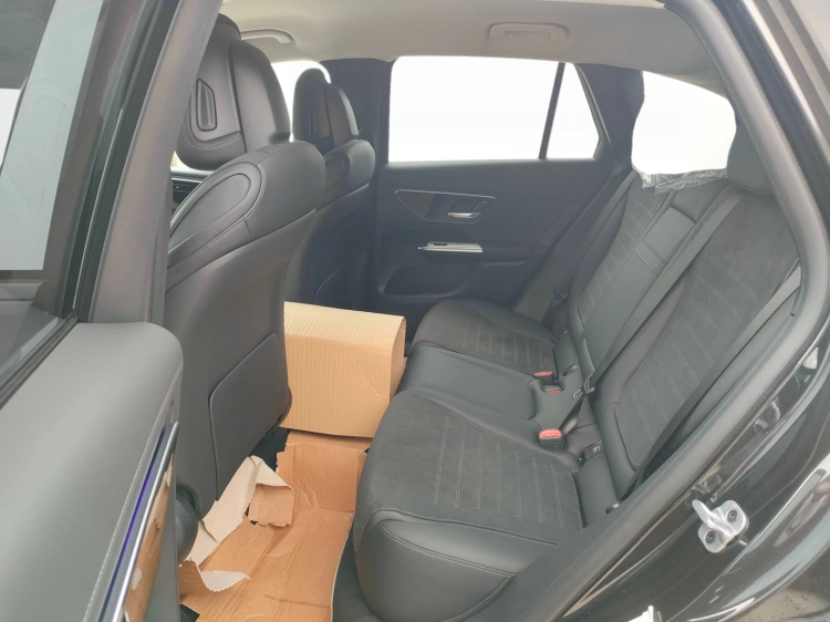 11 - Mercedes-Benz GLC 300 de 4MATIC