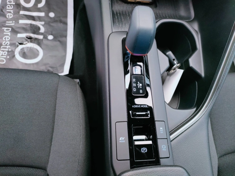 11 - Toyota C-HR C-HR 1.8 hv Trend fwd e-cvt