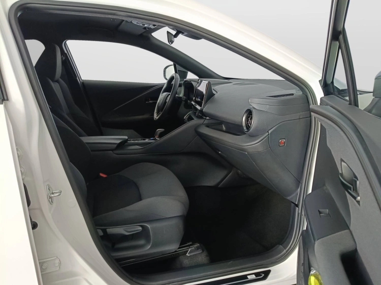 11 - Toyota C-HR C-HR 2.0 phev Trend eco fwd e-cvt