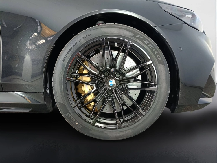 24 - BMW M M5 M5 Touring