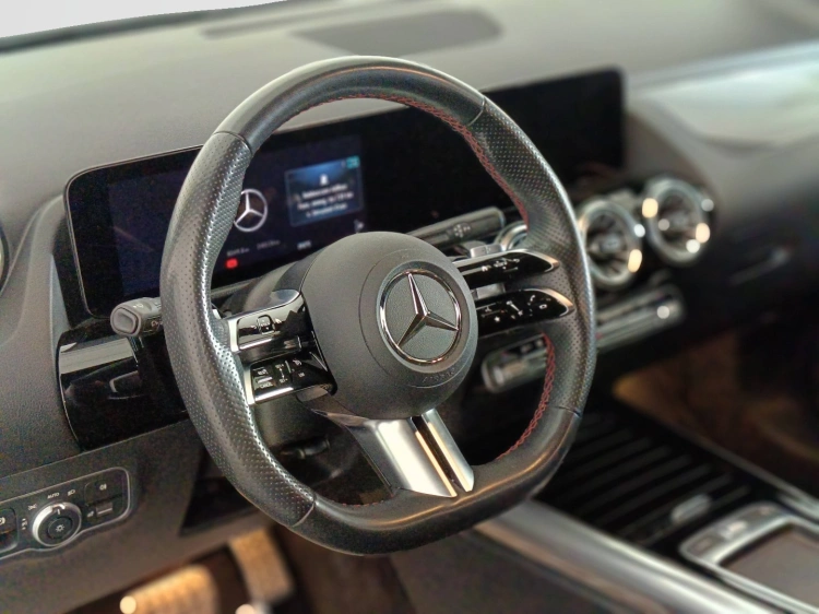 18 - Mercedes-Benz GLA 200 d AMG Line Premium 4matic auto