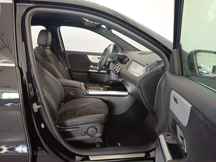 11 - Mercedes-Benz GLA 180 d AMG Line Advanced Plus auto