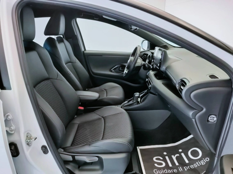 14 - Toyota Yaris Yaris 1.5h Style