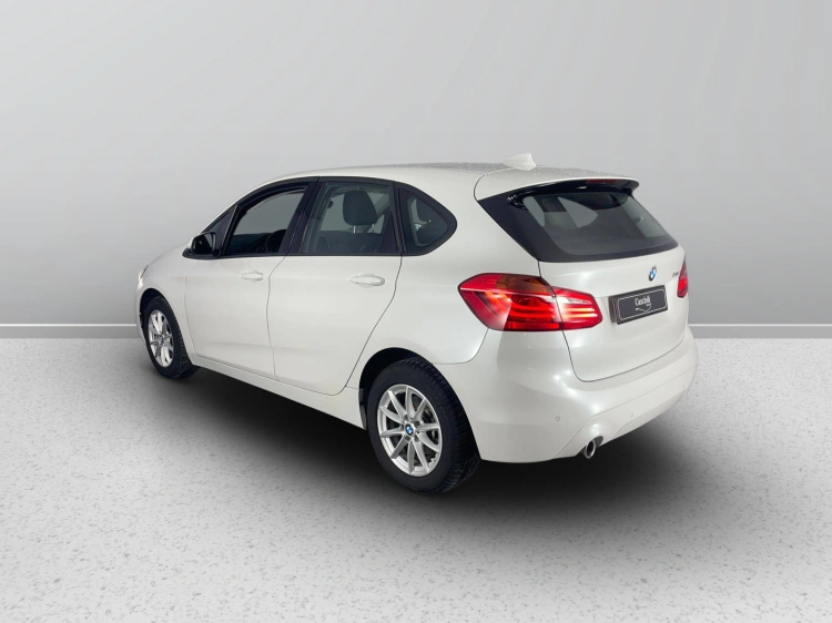 5 - BMW Serie 2 216 AT