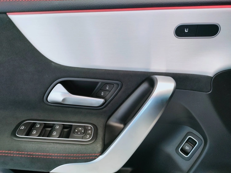 17 - Mercedes-Benz CLA Coupe 200 d AMG Line Premium auto