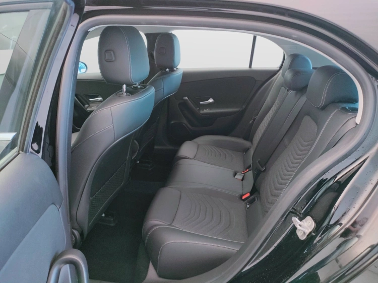 12 - Mercedes-Benz Classe A 180 d Advanced auto