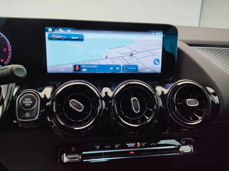 12 - Mercedes-Benz GLA 180 d Advanced auto