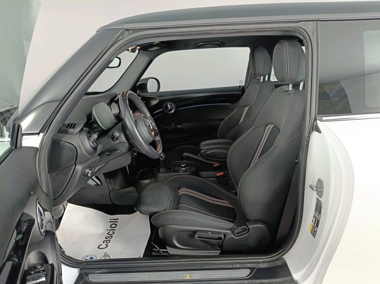 8 - MINI Cooper Mini 3p Cooper SE Classic auto