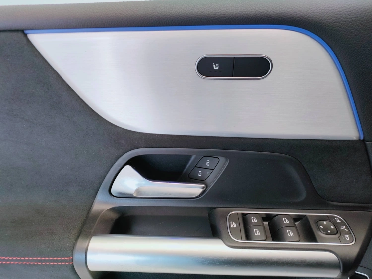 13 - Mercedes-Benz Classe B 180 d AMG Line Advanced Plus auto