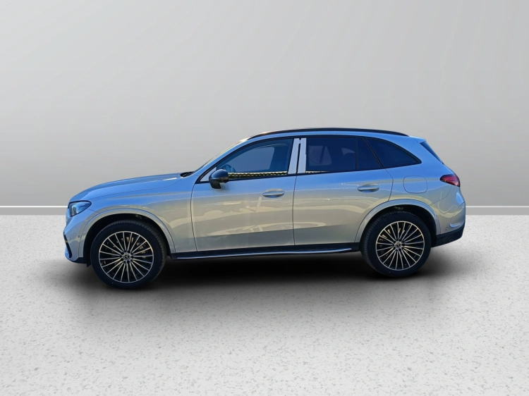 3 - Mercedes-Benz GLC 300 de 4MATIC