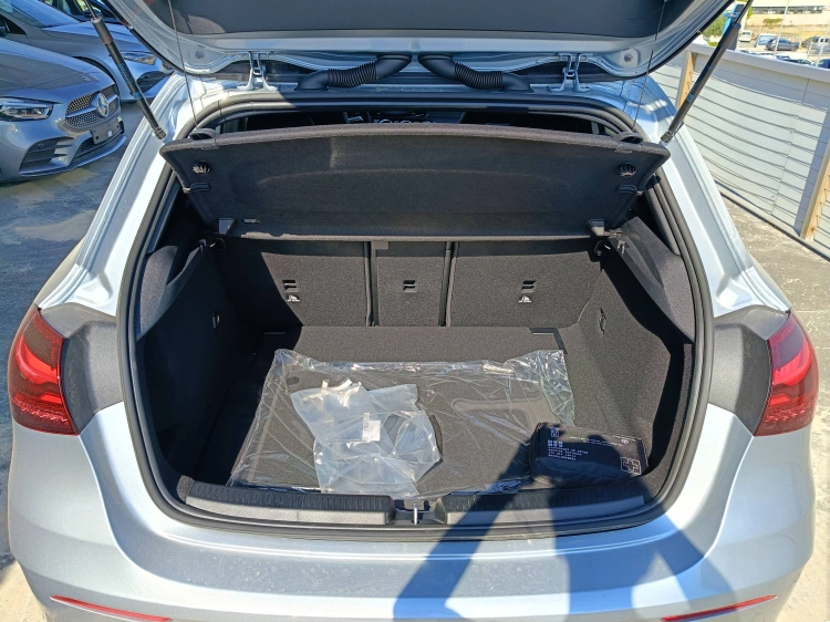 11 - Mercedes-Benz Classe A 200 d Automatic