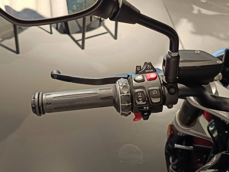 3 - BMW Motorrad R 12 R 12
