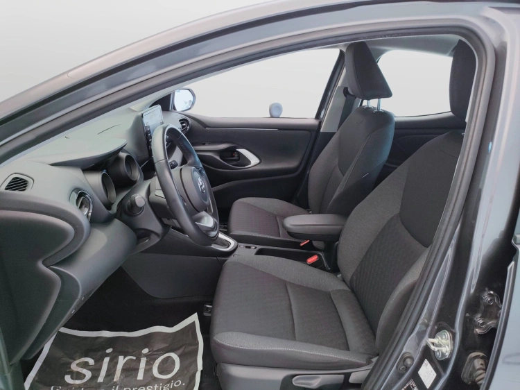 15 - Toyota Yaris Yaris 1.5h Trend
