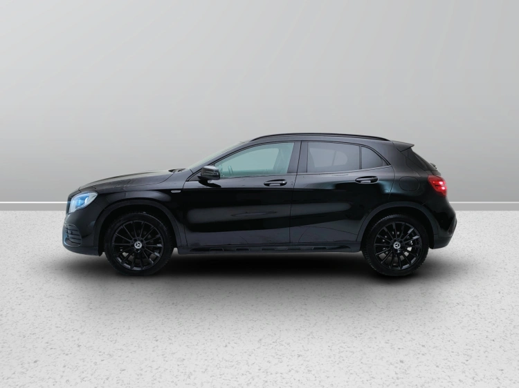3 - Mercedes-Benz GLA 200 d Night Edition 4matic auto