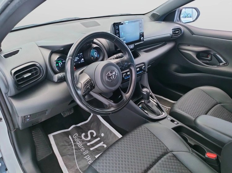 14 - Toyota Yaris Yaris 1.5h Style