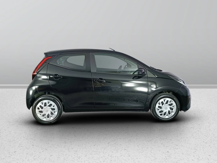 6 - Toyota AYGO TOYOTA Aygo Connect 1.0 VVT-i 72 CV 5 porte x-play MMT