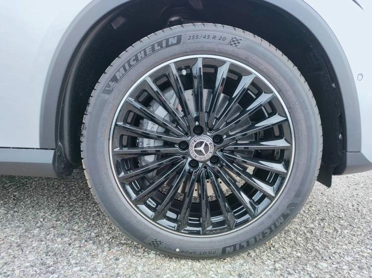 7 - Mercedes-Benz GLC 220 d 4MATIC