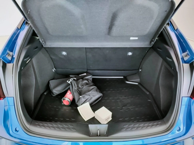 10 - Toyota C-HR C-HR 1.8h Active e-cvt