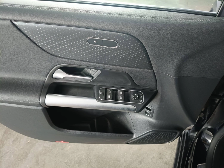 18 - Mercedes-Benz Classe B 180 d Progressive Advanced auto