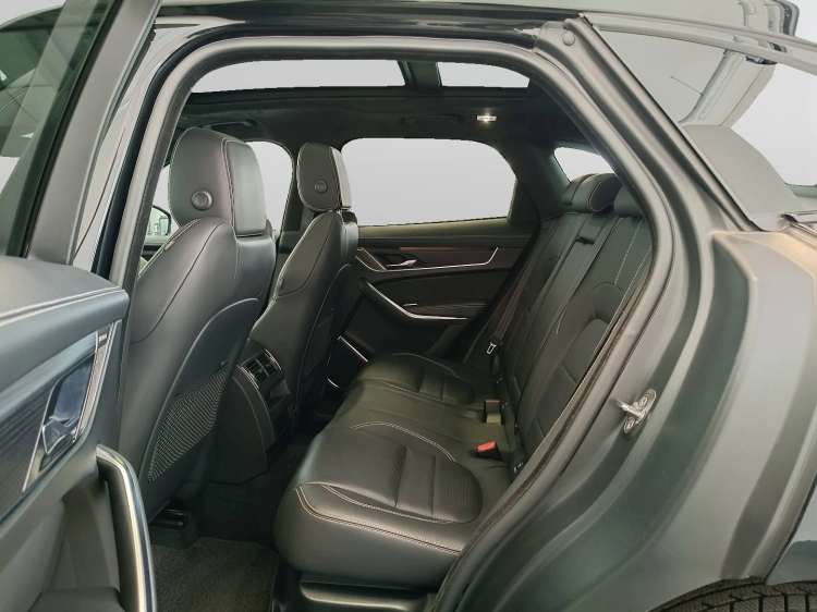 9 - Jaguar F F-Pace 2.0d i4 mhev R-Dynamic HSE awd 204cv auto