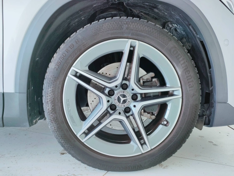 8 - Mercedes-Benz GLA 180 d Premium auto