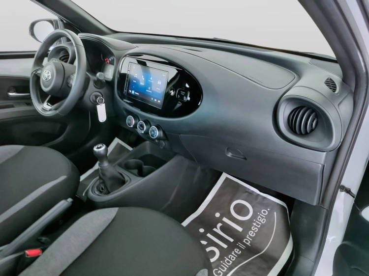 11 - Toyota Aygo X Aygo X 1.0 Active 72cv