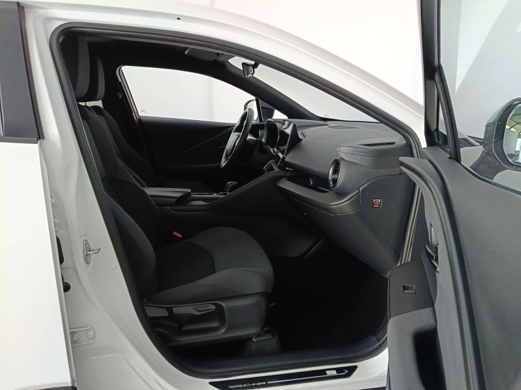 11 - Toyota C-HR C-HR 1.8 hv Trend fwd e-cvt