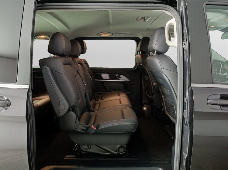 13 - Mercedes-Benz Classe V Extralong 300 d Premium 4matic auto
