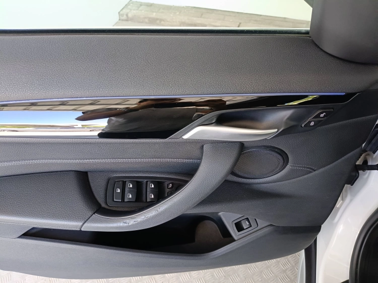 17 - BMW X1 X1 sdrive16d xLine auto